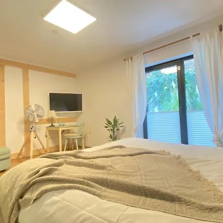 Haus Am Heiner Geissler Platz By Landgasthof Zickler Hotel